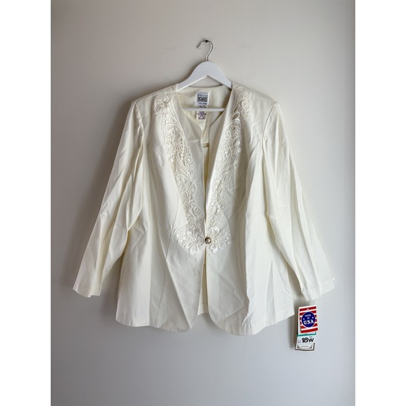 R&M Richards by Karen Kwong Jackets & Blazers - NWT R&M Richards by Karen Kwong Vintage Ivory Beaded Lace 2-Piece Blazer Set 18W